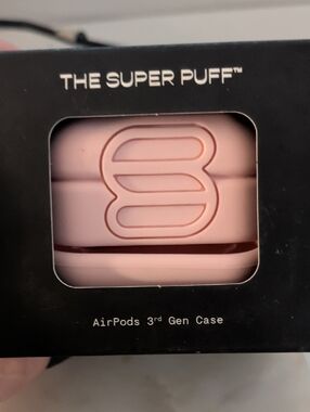 Aritzia The Super Puff AirPods 3rd Gen Case in Light Pink
